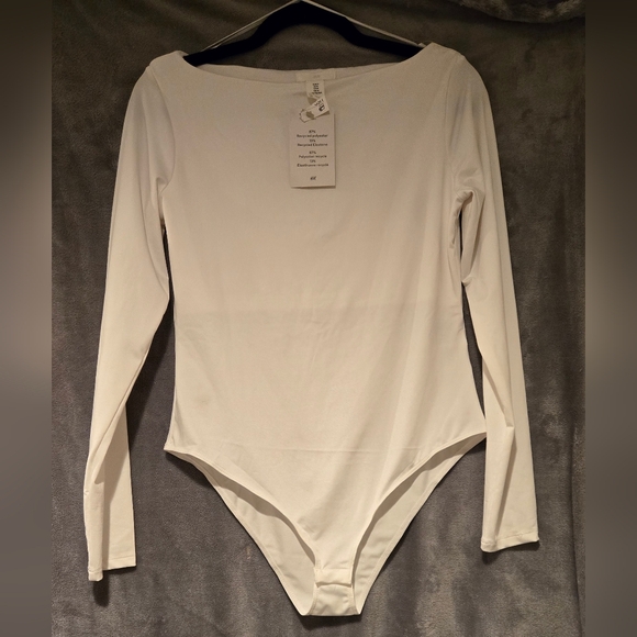 🌃NWT H&M White Long Sleeve Bodysuit - Picture 2 of 5